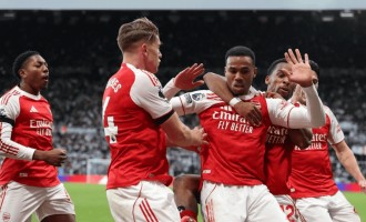 一场2-1踢出神剧情，补时绝杀太刺激，阿森纳升到第2，只落后2分