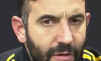 曼联冬窗欲等压哨签中场！拉爵认为阵容足够进欧冠，仍支持阿莫林