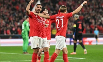 穆帅暴怒！费内巴切2点球遭无视+绝杀被吹，3000万欧悬了