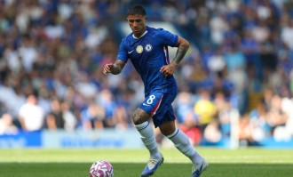 手机不离手？切尔西新星加纳乔观战失礼引热议，名宿怒批：专注是职业底线