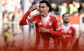 凯恩轮休拜仁照样5比0狂胜，单赛季105球破百年纪录，德甲冠军悬念彻底终结