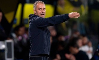 西甲爆冷夜！巴列卡诺争议判罚中阻截巴萨，主帅怒批VAR效率崩坏，弗里克点出门将封神时刻