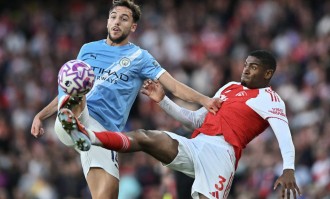 VAR争议引发热议：阿森纳对纽卡的手球判罚背后真相揭秘