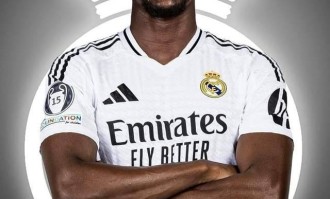 又要这么玩？皇马加速“免签”利物浦主力中卫，斯洛特给两个选择