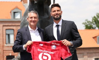 法甲里尔为新援吉鲁举行媒体见面会
        
    法甲里尔为新援吉鲁举行媒体见面会