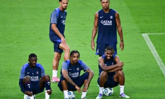 登贝莱险胜亚玛尔，荣膺2025年《十一人》金球奖